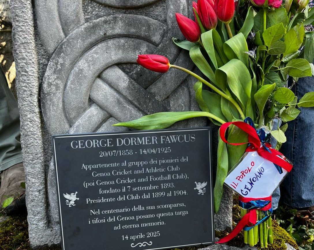 Genoa, alcuni tifosi omaggiano il fondatore George Fawcus nel centenario della morte