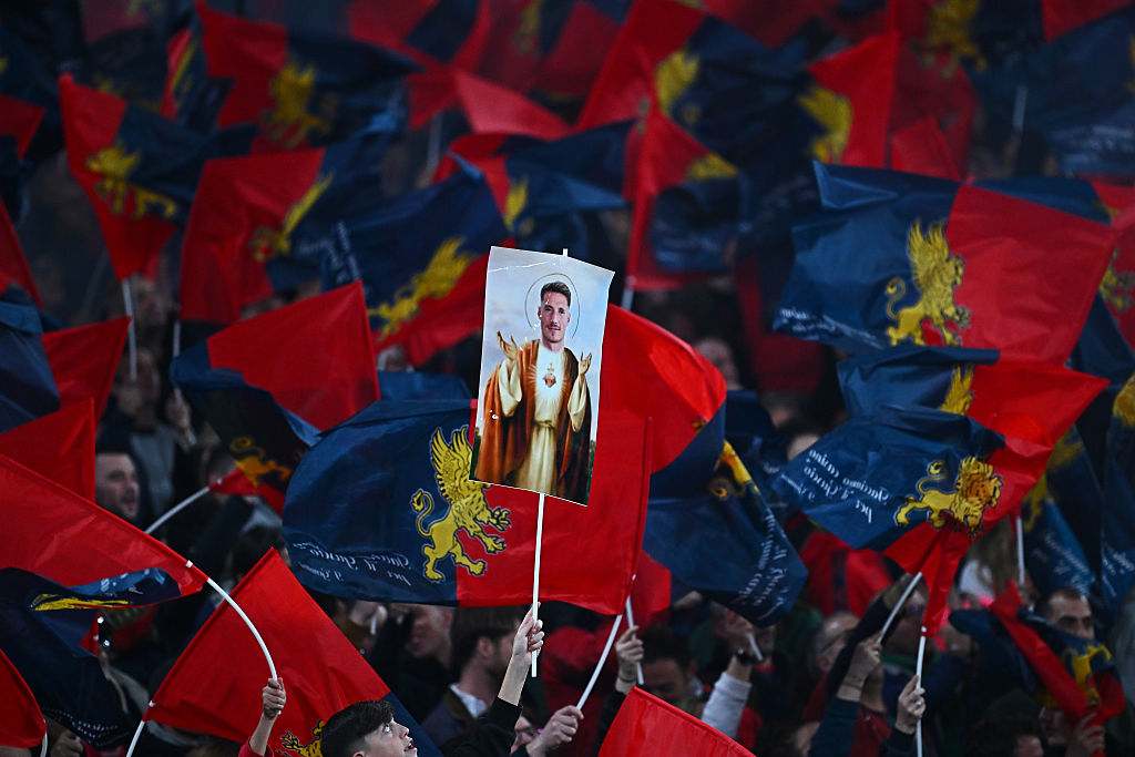 Genoa, Burdisso in visita a Pegli: l’omaggio del club