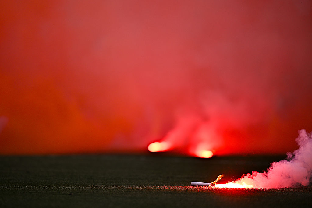 Sanzioni e squalifiche: il Genoa tra ammende e sospensioni per il caso fumogeni