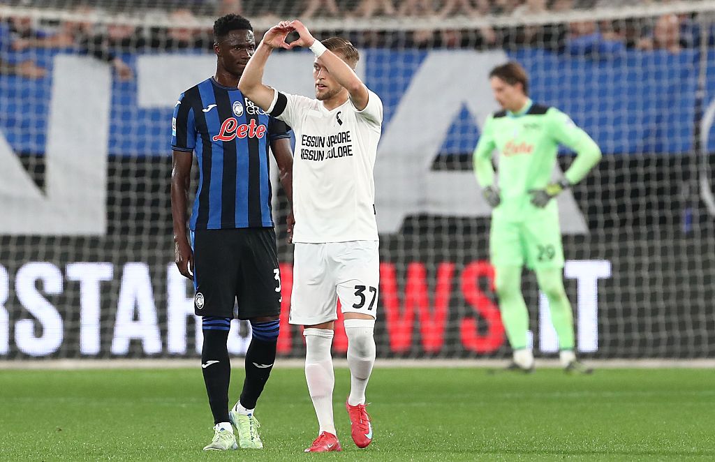 Genoa, Karlsson nel mirino: sfida al PSV per l’esterno del Bologna