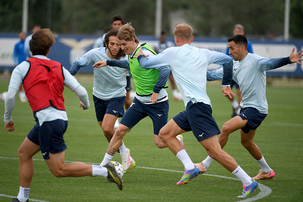 Centrocampo, il Genoa punta Rovella della Lazio