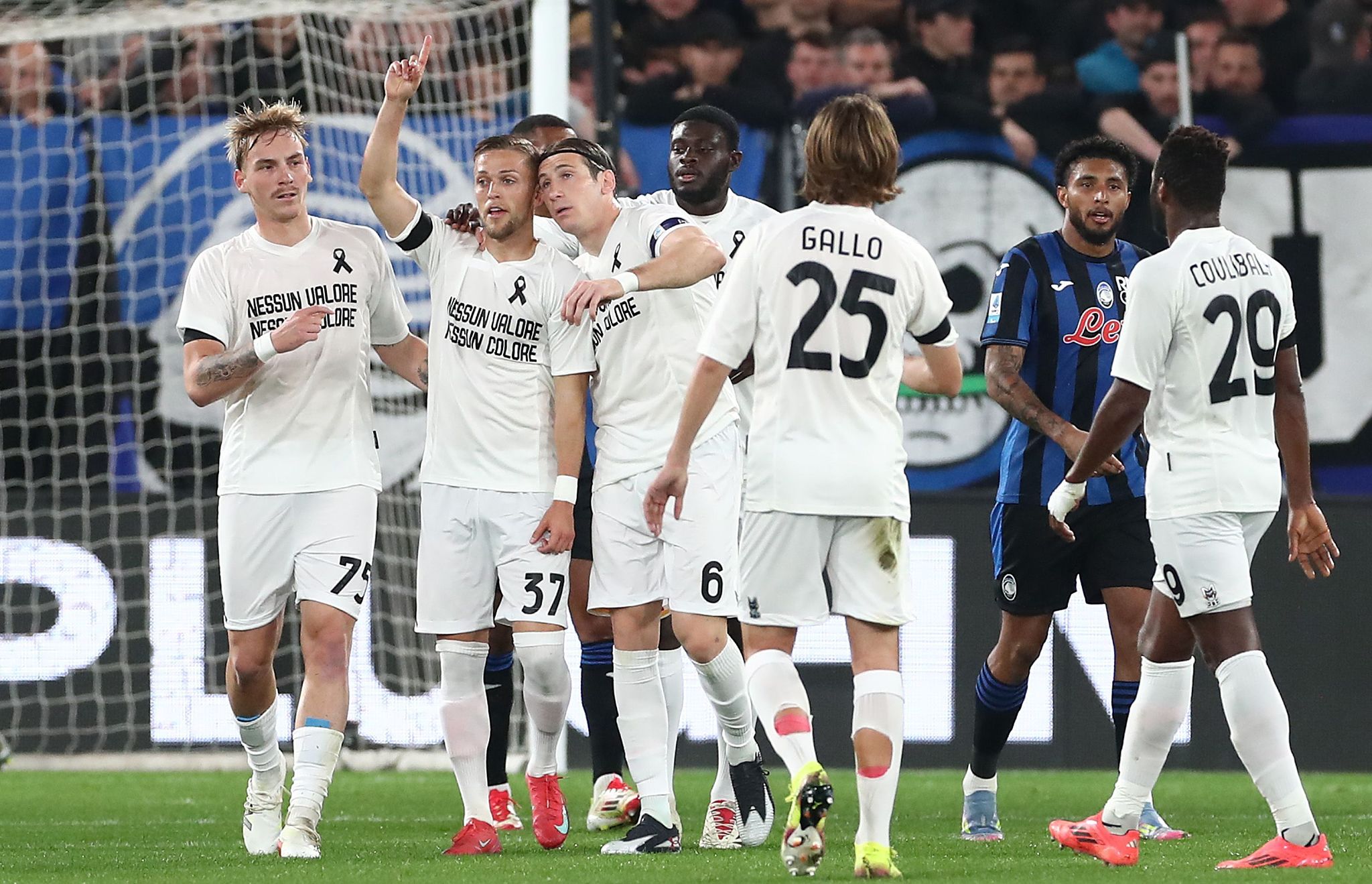 Genoa, senti Karlsson: “Non ho mai pensato di andarmene”. Ma il Grifone ci pensa