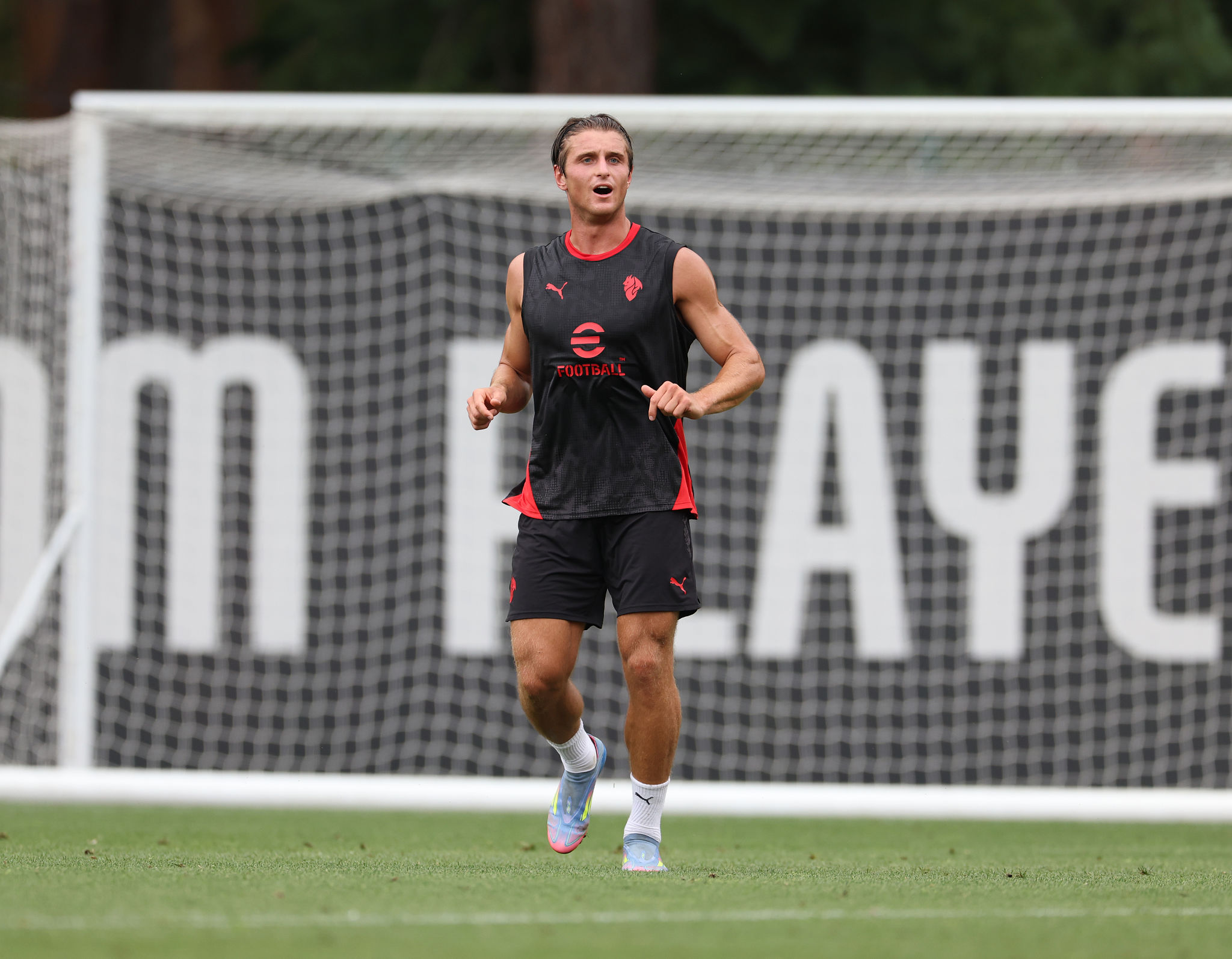 Genoa, è praticamente fatta per Colombo: l’attaccante arriva dal Milan in prestito