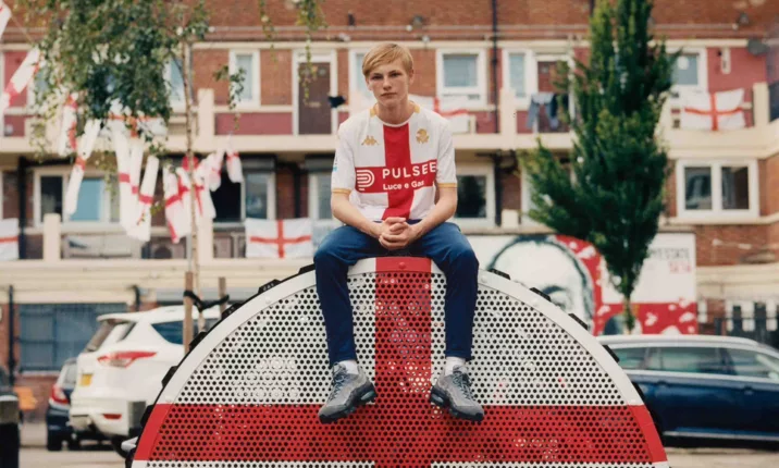 Il Genoa presenta la maglia away 2025/2026: il club celebra le radici inglesi