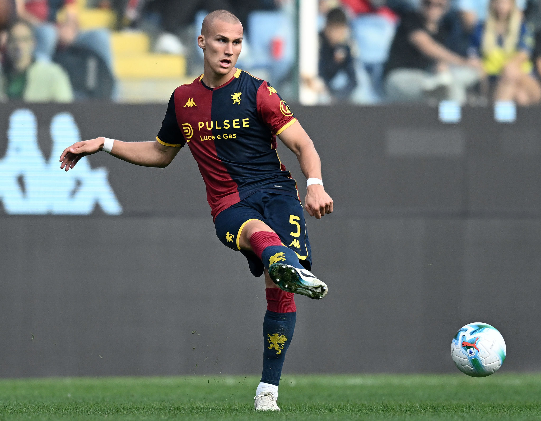 Genoa, finalmente! Ostigard al 93′ vale la prima vittoria in Serie A, è 2-1 a Sassuolo