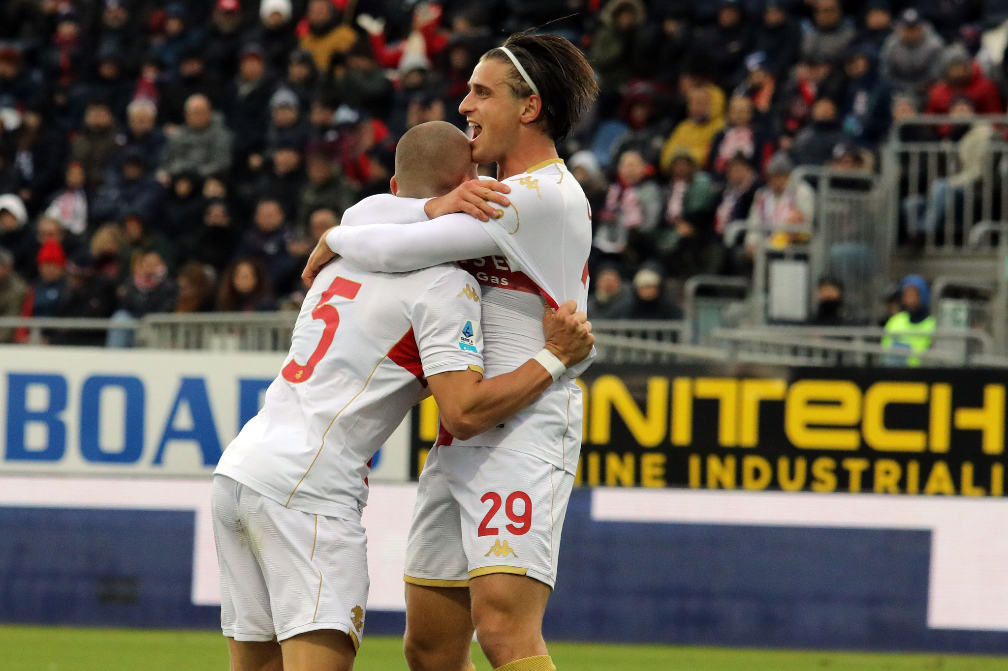 Ostigard bomber inaspettato: il paradosso di un Genoa che segna con la difesa