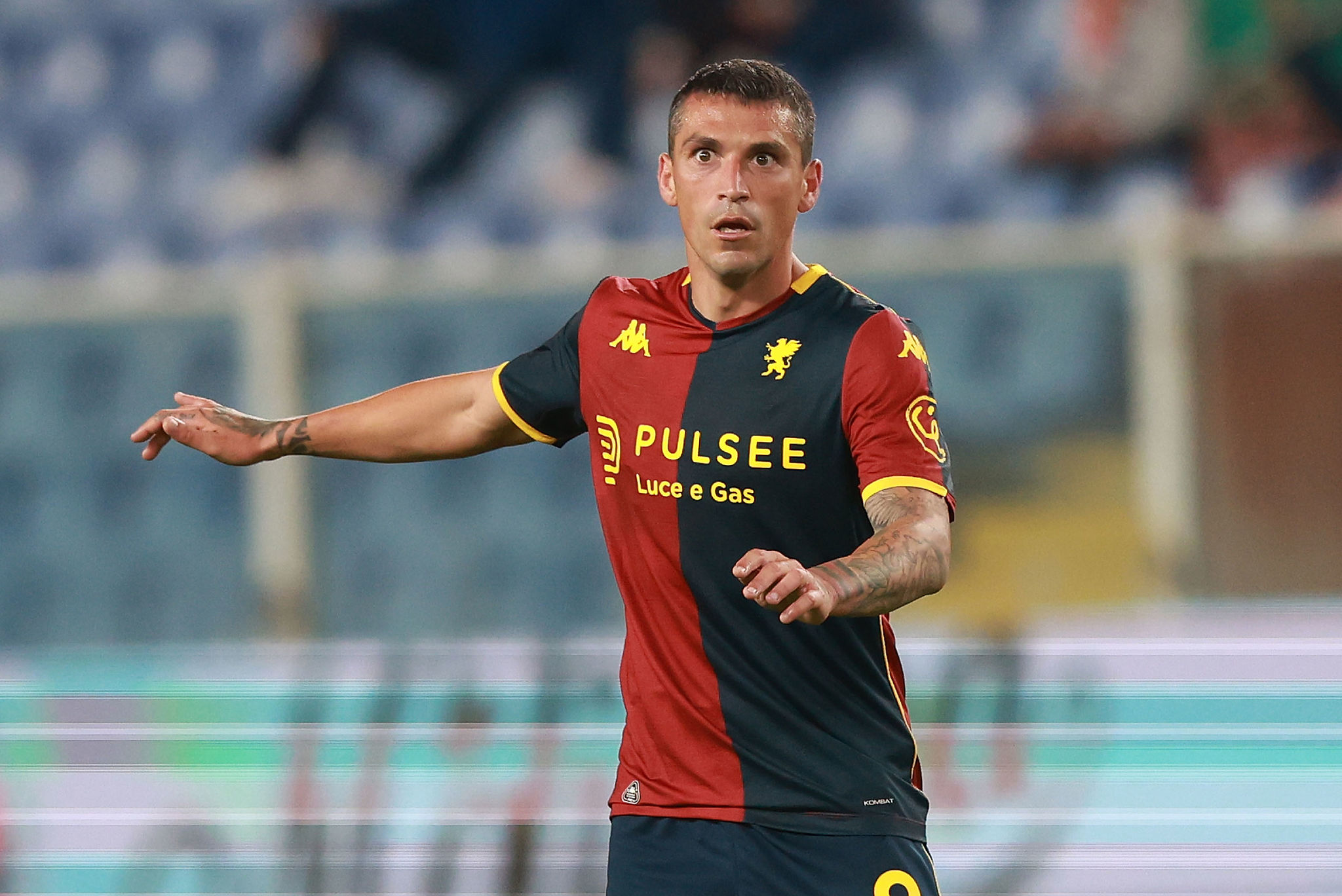 Genoa, insulti razzisti a Stanciu: la condanna dei tifosi e la linea dura del club