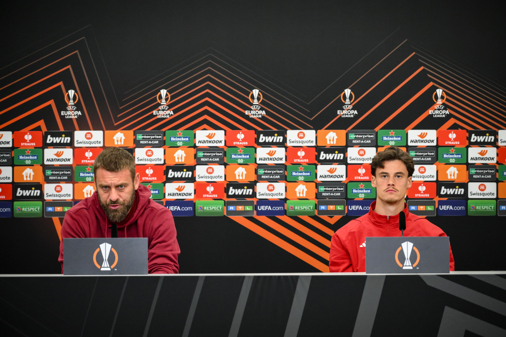 Genoa, il rebus della panchina: De Rossi attende, avanza l'ipotesi interna