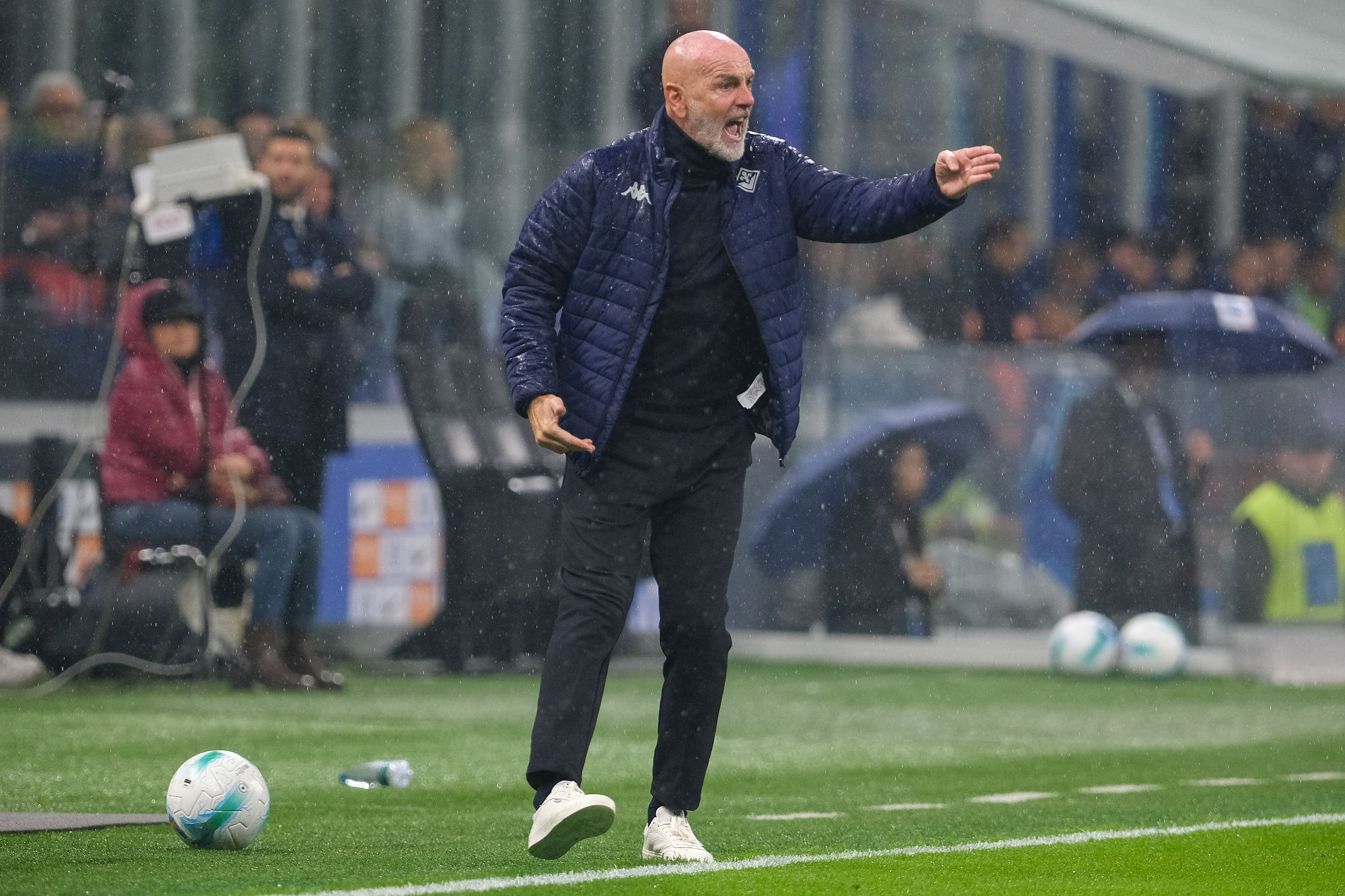 Fiorentina nel caos: il Genoa crocevia per il futuro di Pioli e la ricerca del nuovo DS