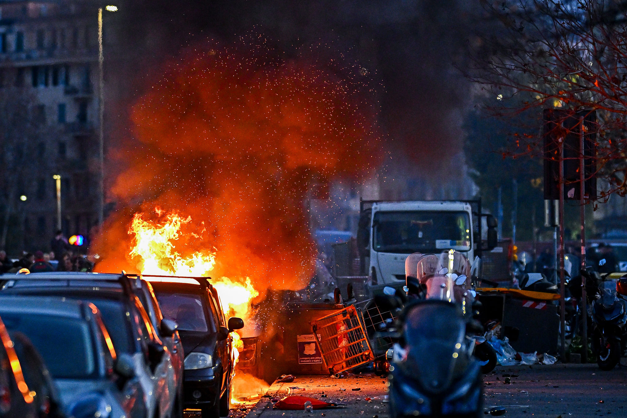 Tensione prima di Genoa-Inter: tafferugli tra tifoserie fuori dal Ferraris