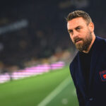 De Rossi, ritorno da brividi all'Olimpico: cori e striscioni per l'allenatore del Genoa