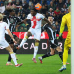 Inter, caccia al dopo Dumfries: Norton-Cuffy del Genoa in lista con due nomi