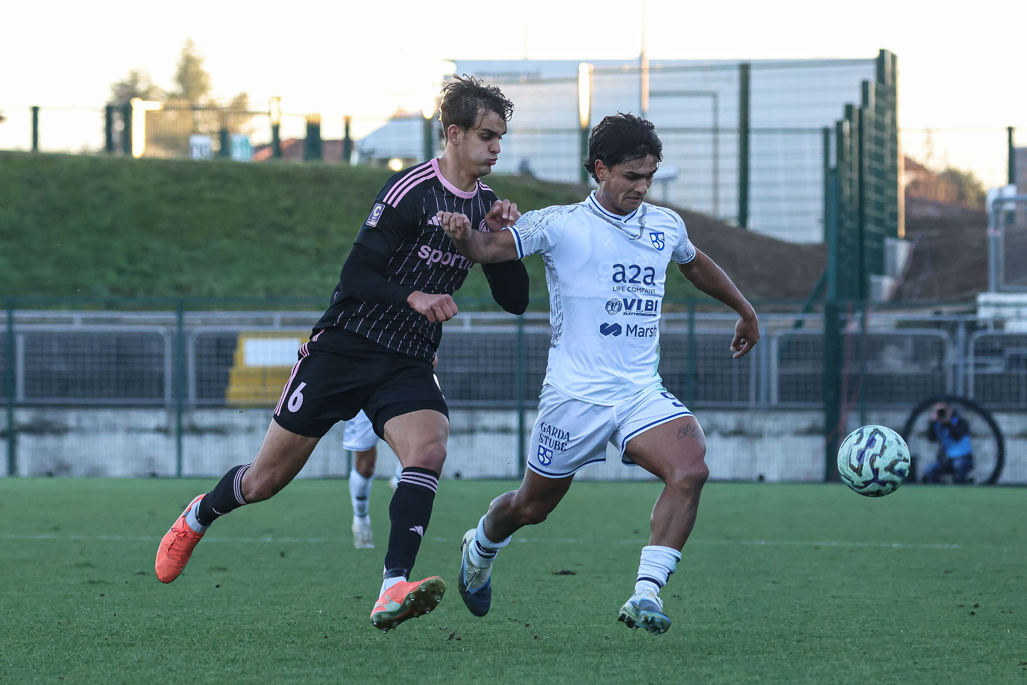 Stop per Barbini, il difensore del Genoa operato alla spalla