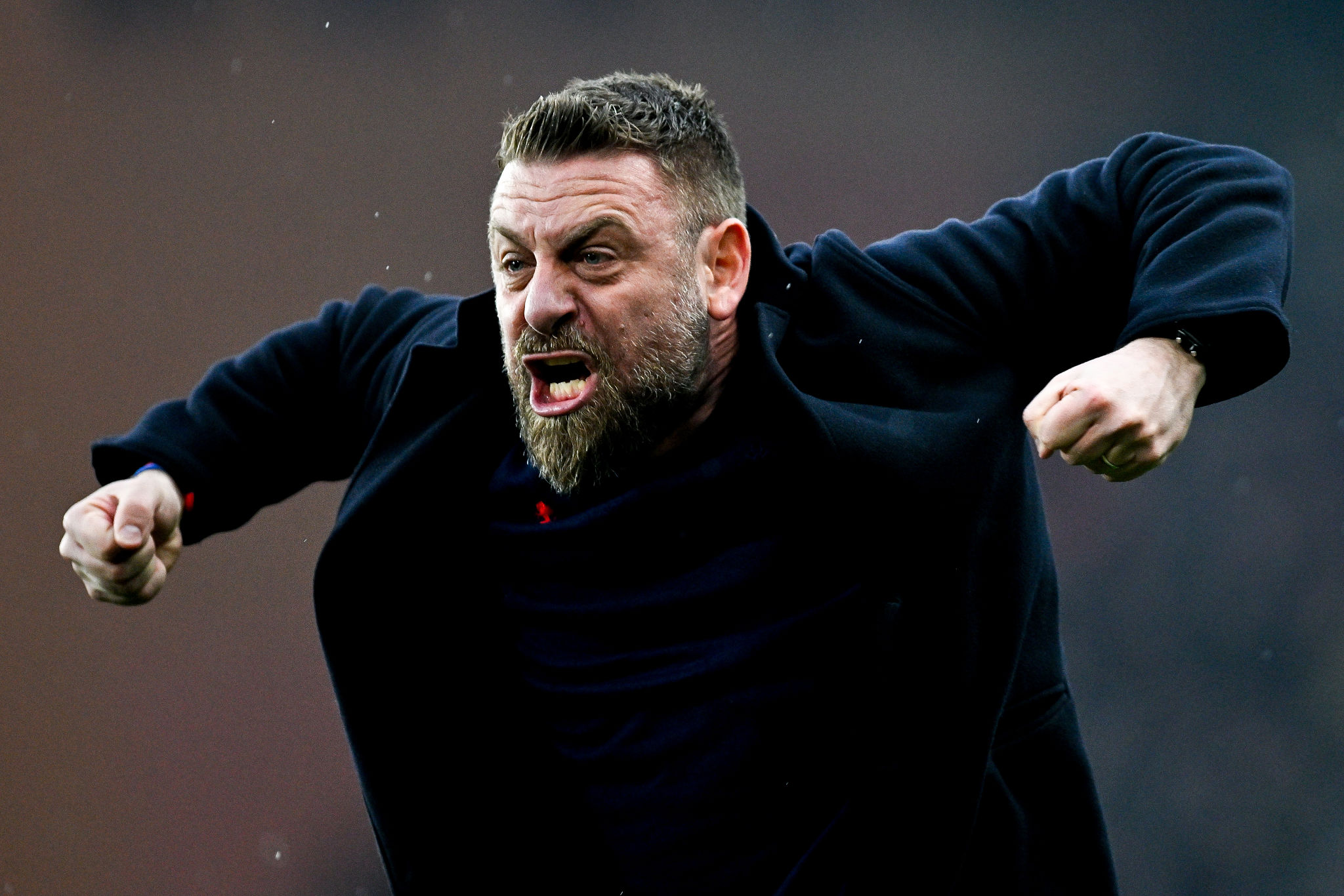 De Rossi prepara la sfida con la Lazio: tattica e giovani talenti al centro del progetto Genoa