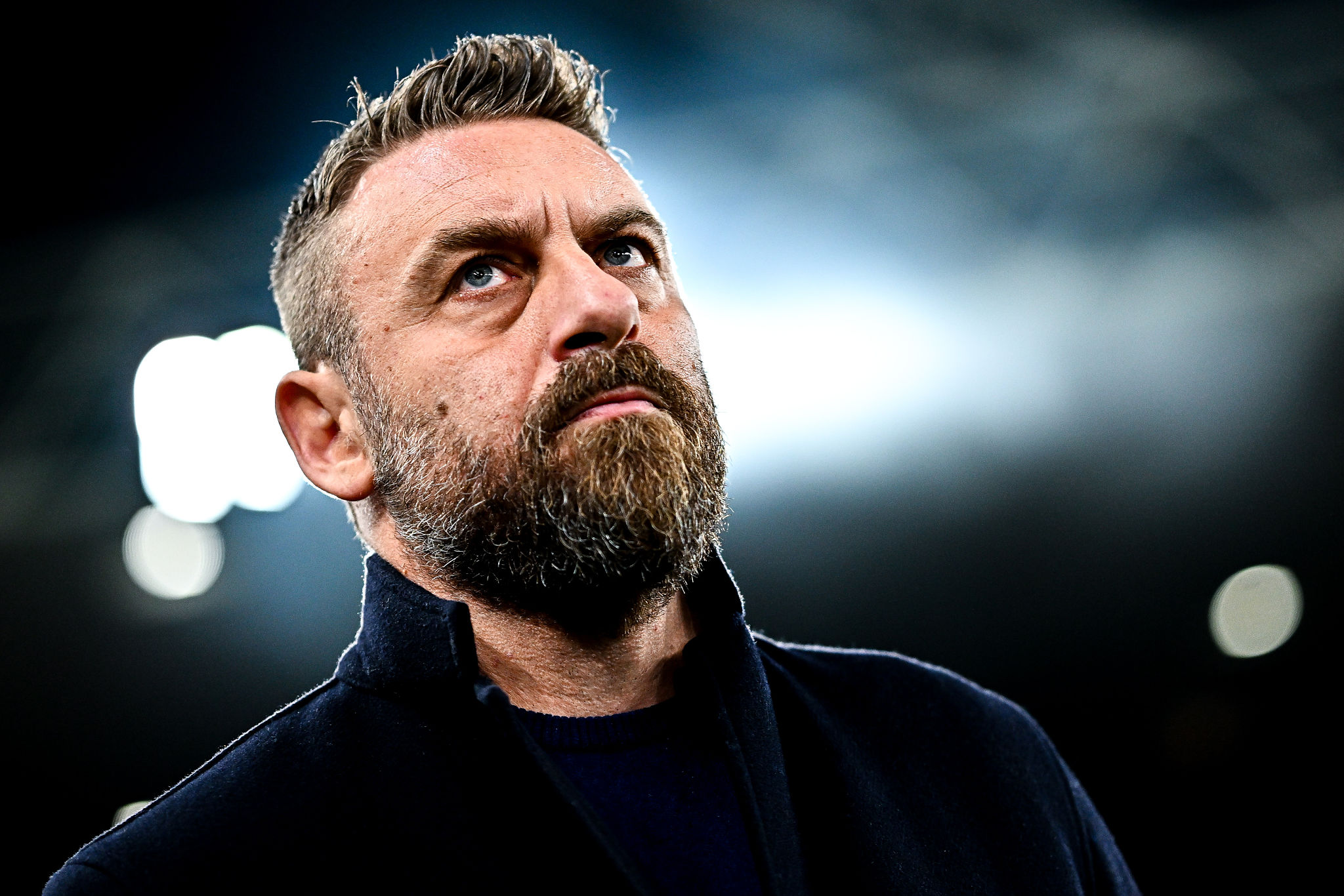 Il derby di De Rossi: il Genoa si trasferisce a Roma per la sfida con la Lazio