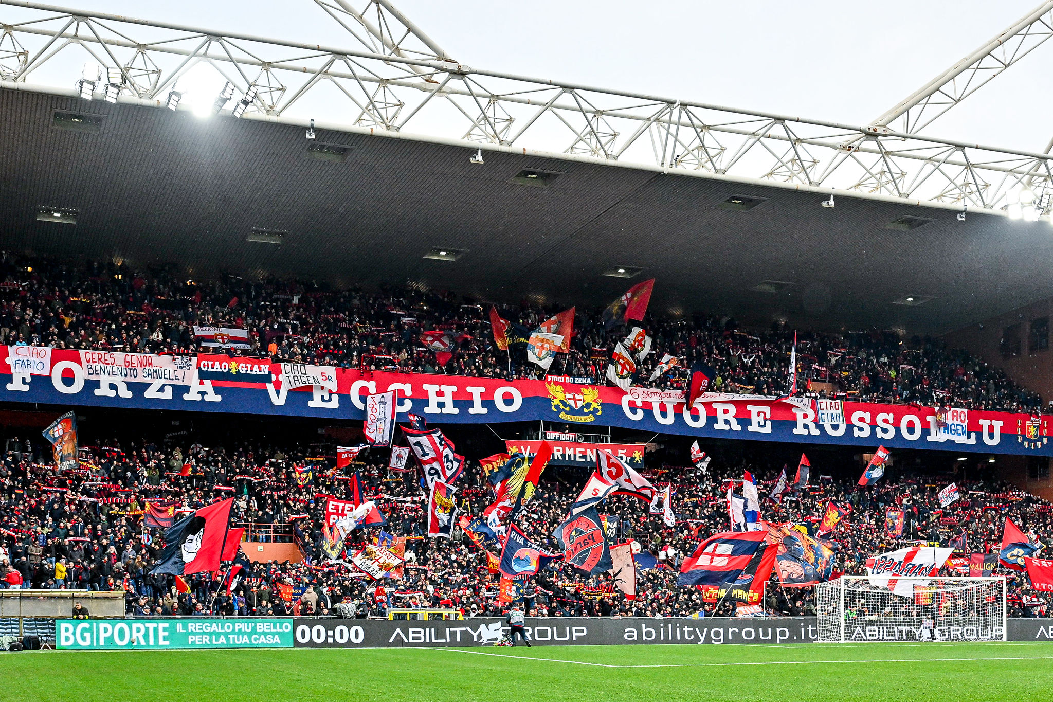 Sospiro di sollievo, è fuori pericolo il tifoso del Genoa colpito da infarto al Ferraris