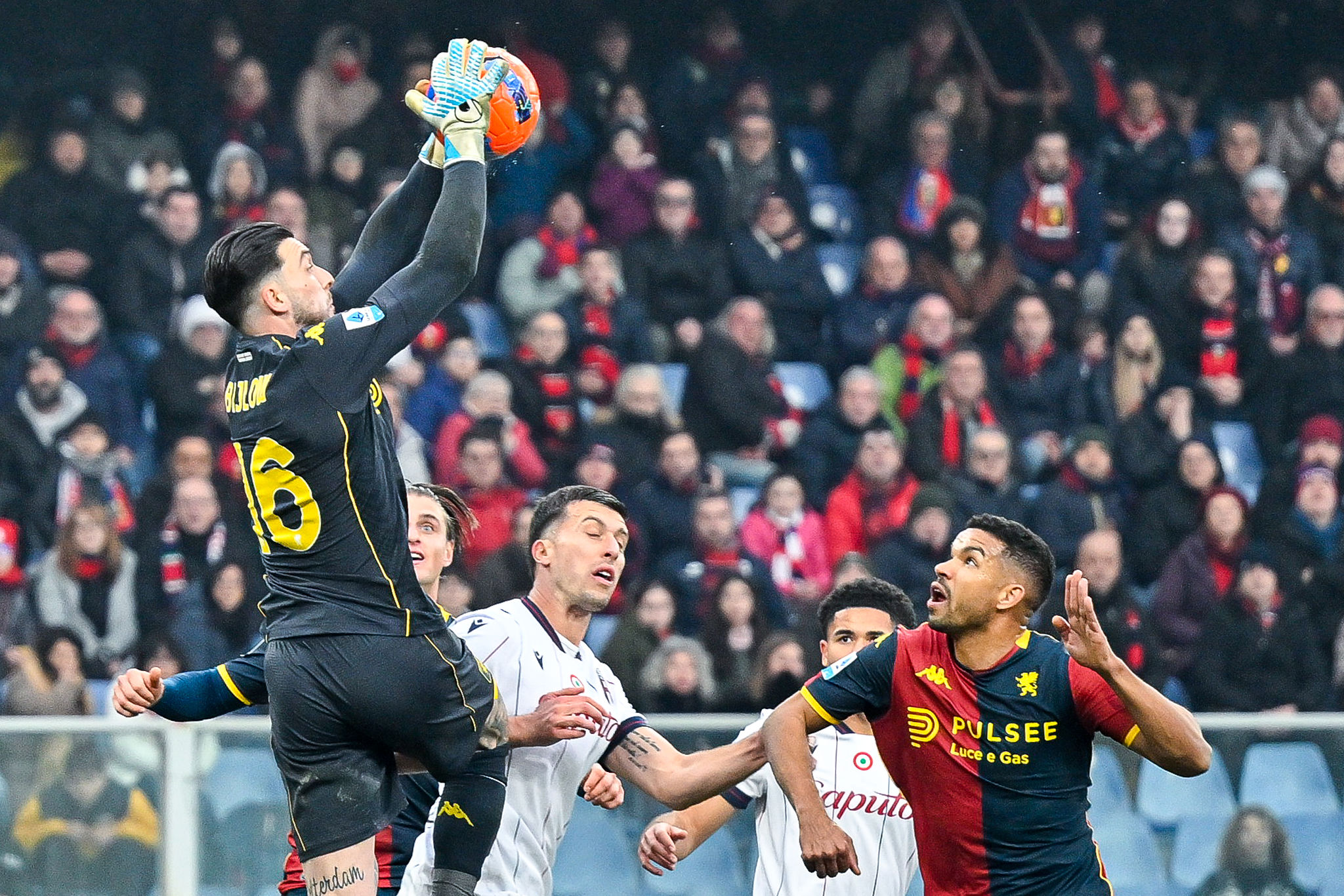 Genoa, squadra al lavoro a Roma: due giocatori sono rimasti in Liguria