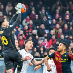 Il Genoa dona una la maglia speciale per Manlio, il tifoso salvato al Ferraris