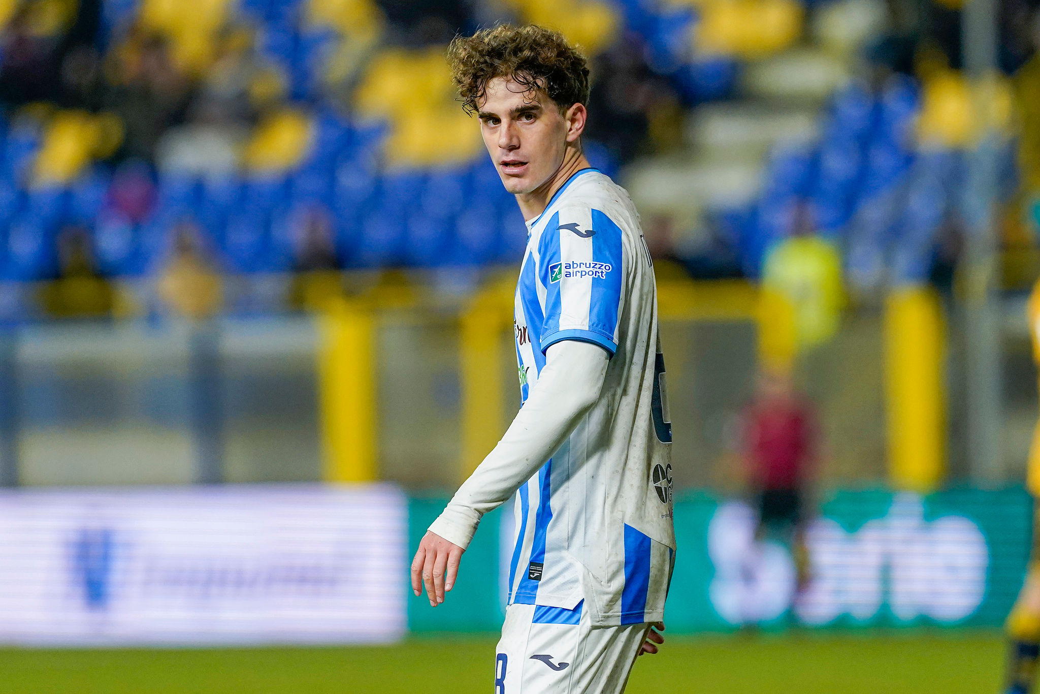 La trattativa per Dagasso si complica: il Genoa frena sui bonus. Cagliari e Venezia in corsa