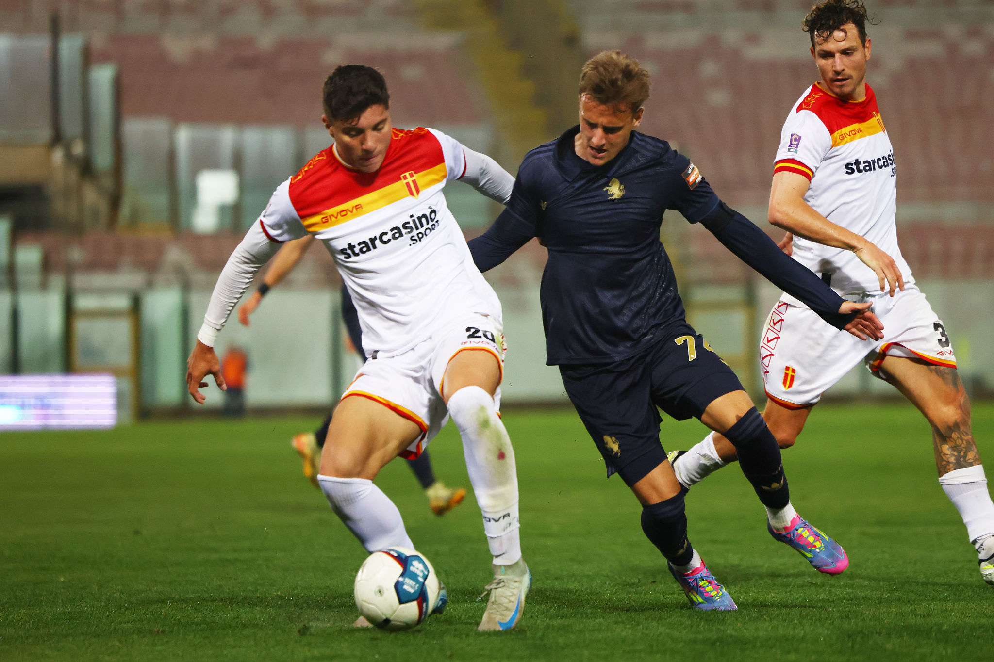 Papadopoulos saluta il Genoa: l’attaccante torna in Grecia a titolo definitivo