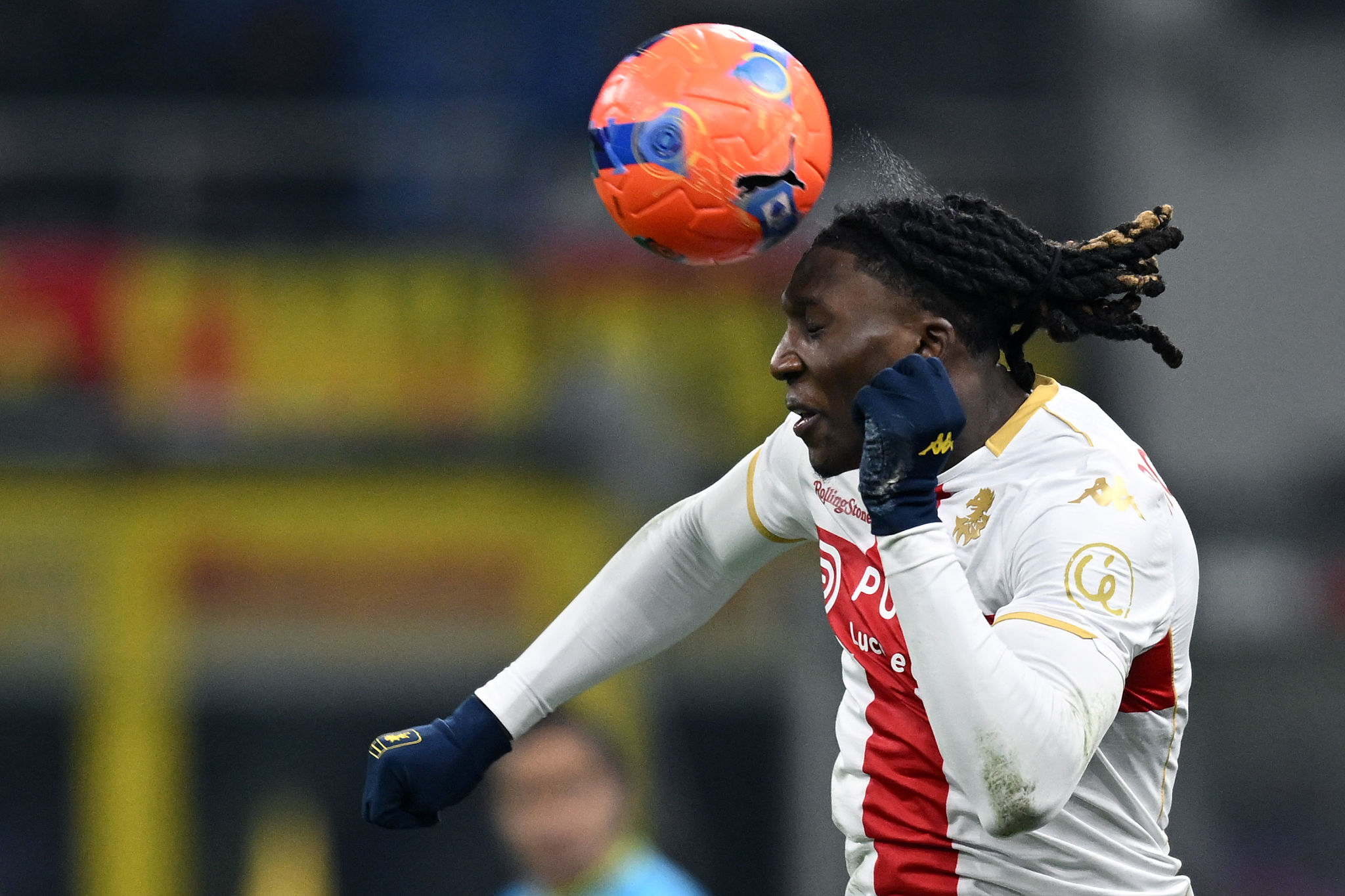 Tensione nel finale di Milan-Genoa: Maignan protesta ma se la cava con una multa