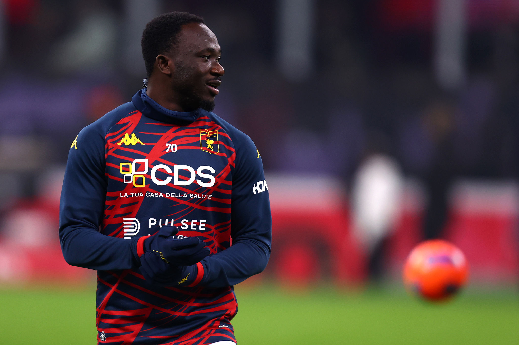 Genoa, Cornet prova a scavare la buca sul dischetto. Ma Cataldi segna e la Lazio vince