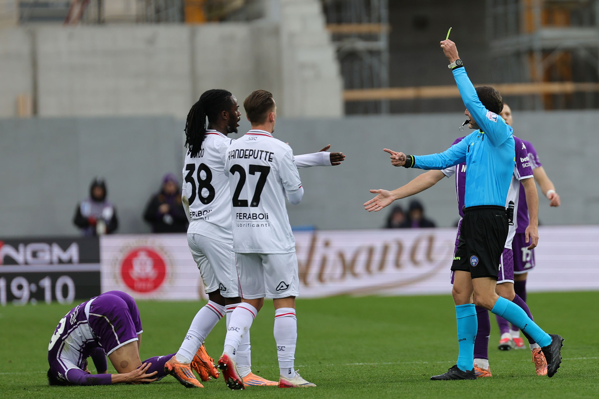 La Penna dirigerà Genoa-Cagliari: ecco la squadra completa