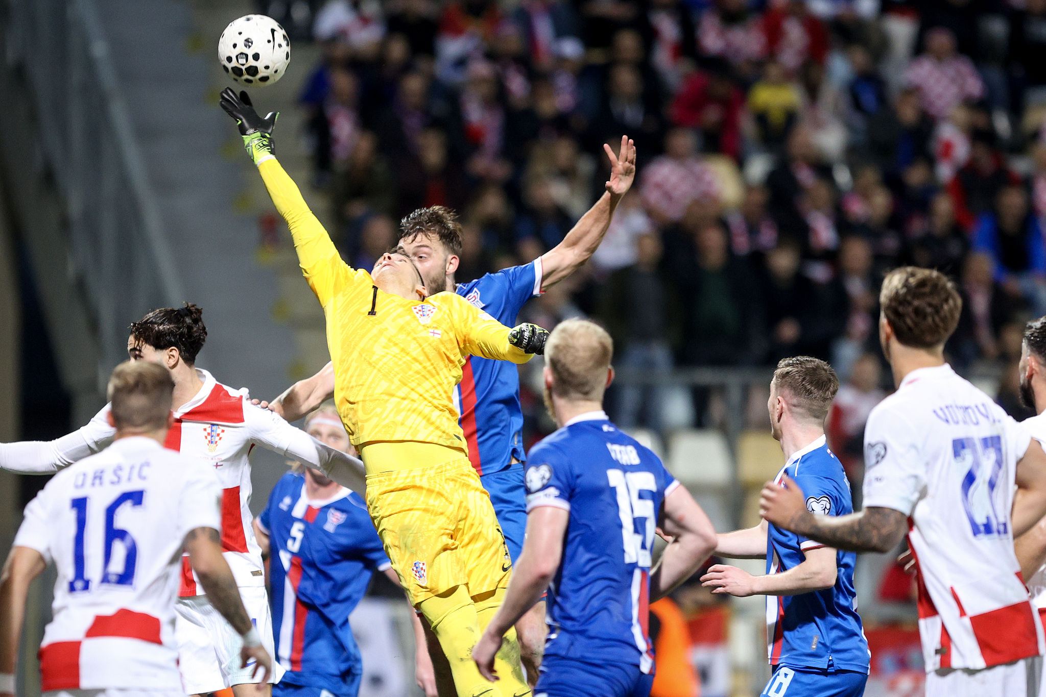 La ricerca del portiere per il Genoa continua: sfuma la pista Livakovic