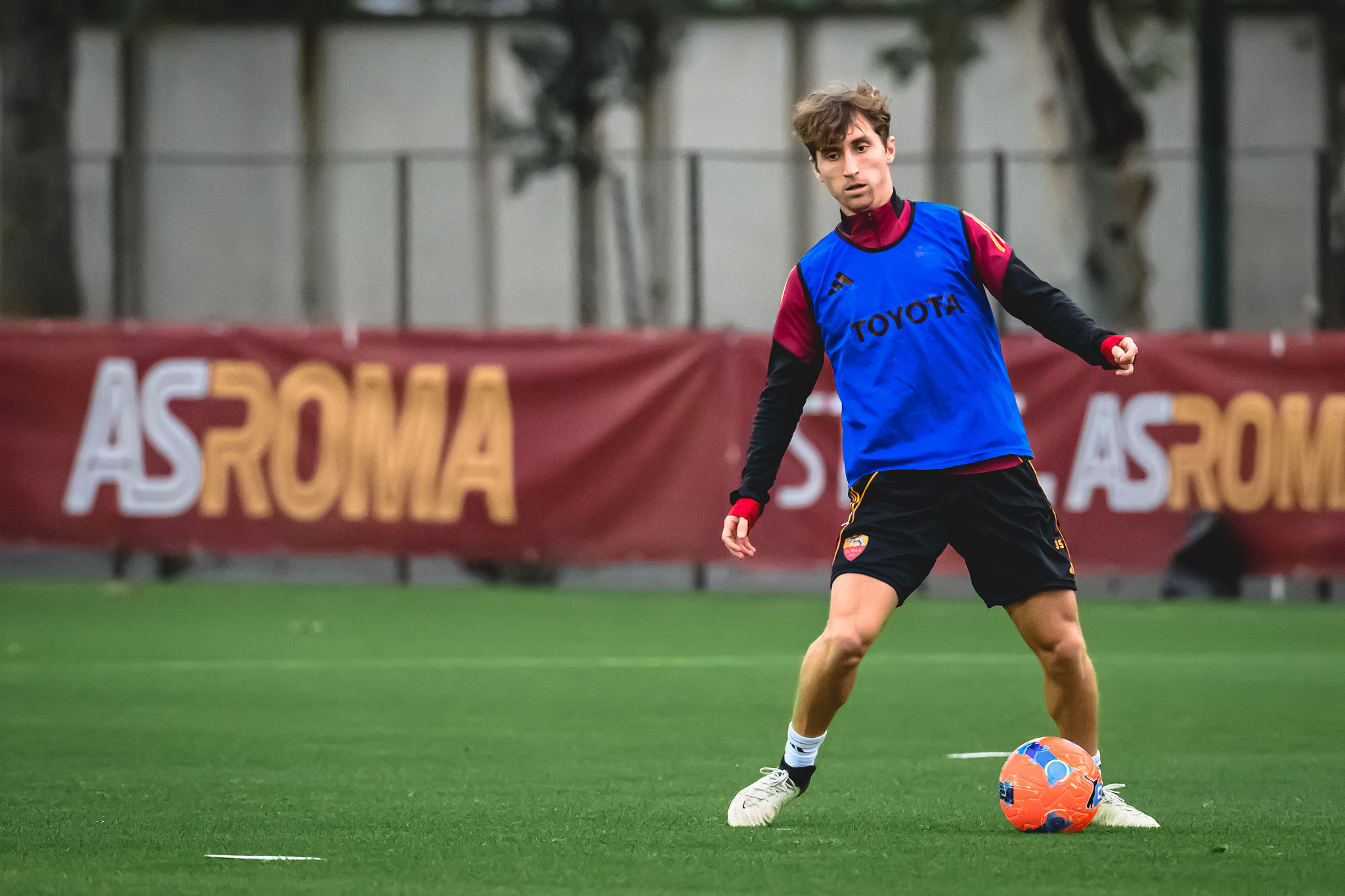 Genoa in pole position per Baldanzi: sorpasso sulla Fiorentina