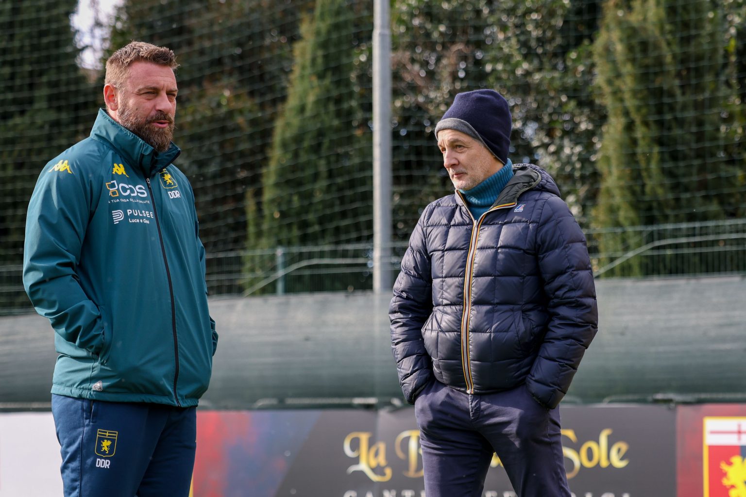 L’ex Genoa Mario Bortolazzi ospite a Pegli: l’abbraccio speciale con De Rossi