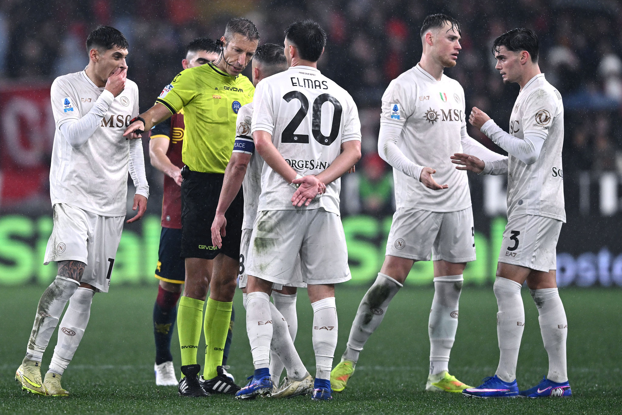 Massa, direzione confusa in Genoa-Napoli: il rigore su Vitinha accende le polemiche