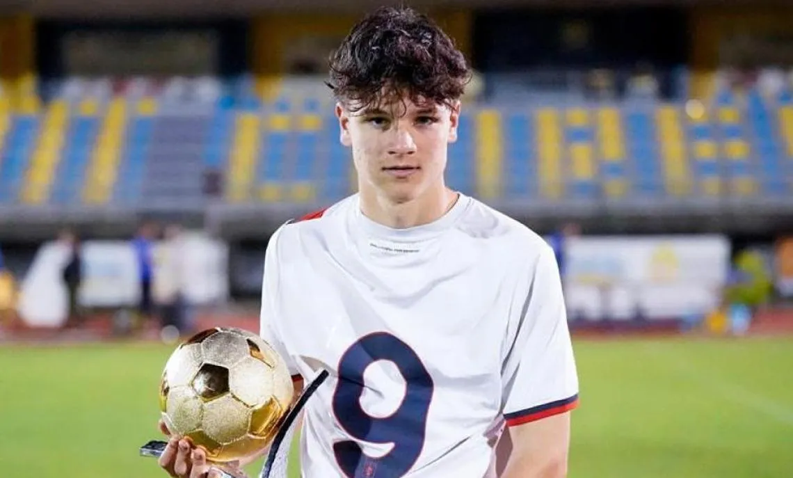 De Rossi chiama il giovane Cozzolino: chi è il bomber classe 2009 al primo allenamento con i grandi