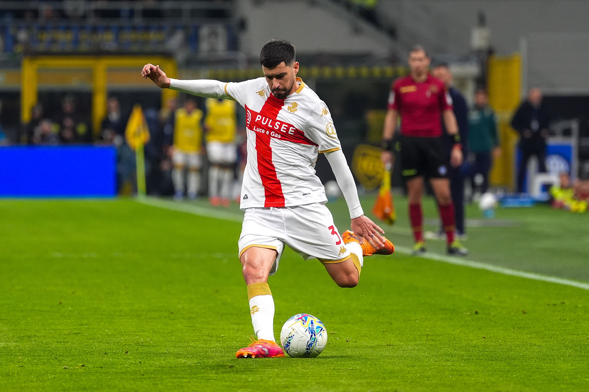 Futuro incerto per Aarón Martín: la Roma torna alla carica