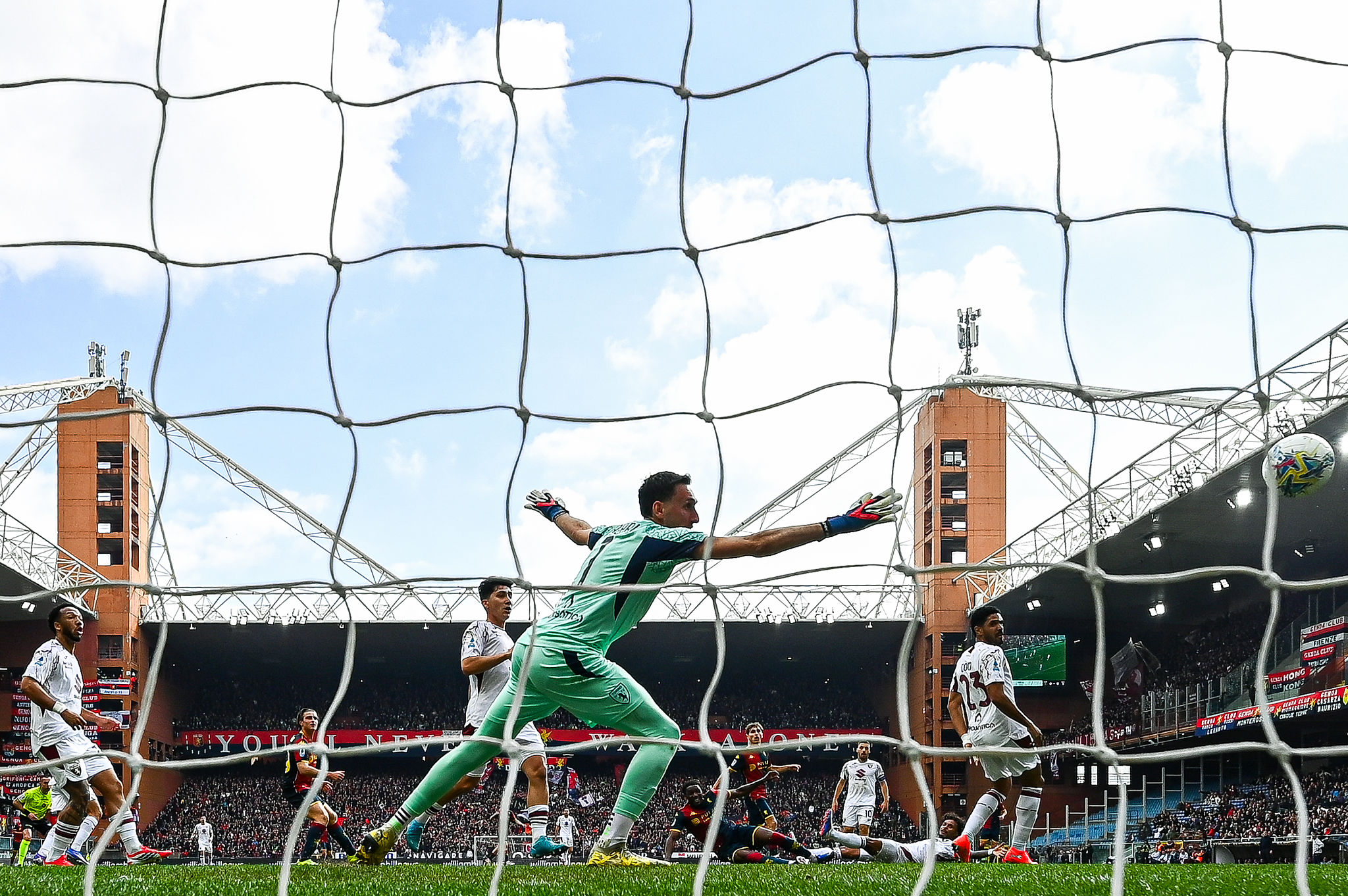 Genoa, ripresa degli allenamenti con due dubbi: da valutare Norton-Cuffy e Otoa