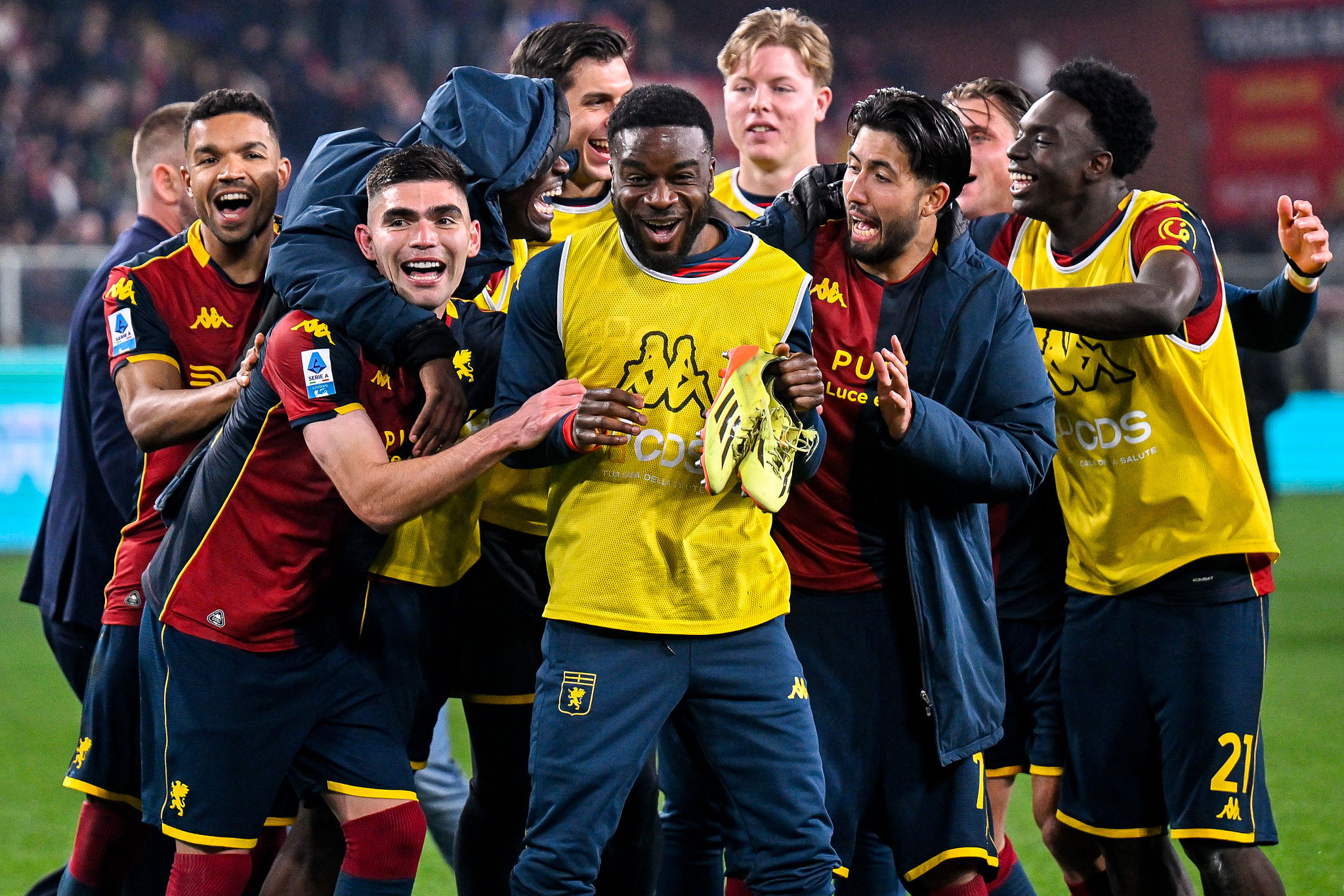 De Rossi stende la Roma: un Genoa aggressivo vince 2-1 e ipoteca la salvezza