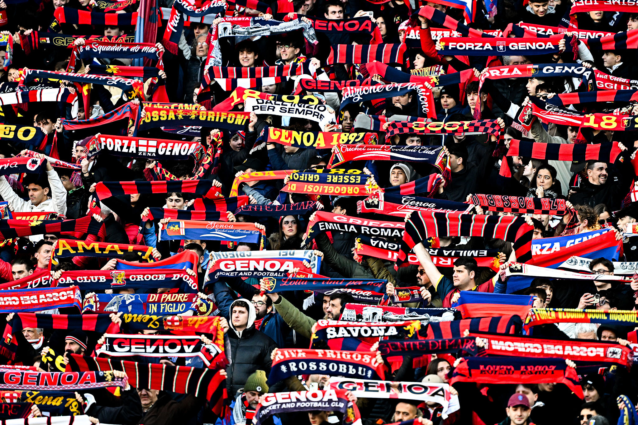 Genoa e tifosi in campo per l’ambiente: la sfida del riciclo si vince con un’app