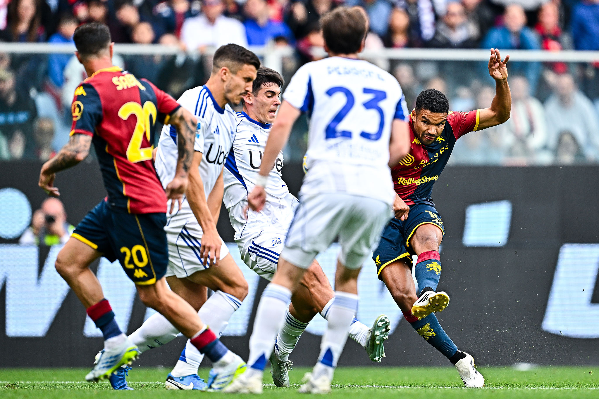 Giudice Sportivo: multa al Genoa per un fumogeno, prima sanzione per Messias