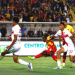 Il Lecce vince 1-0 contro il Genoa e conquista la salvezza: De Rossi fa debuttare tre giovani