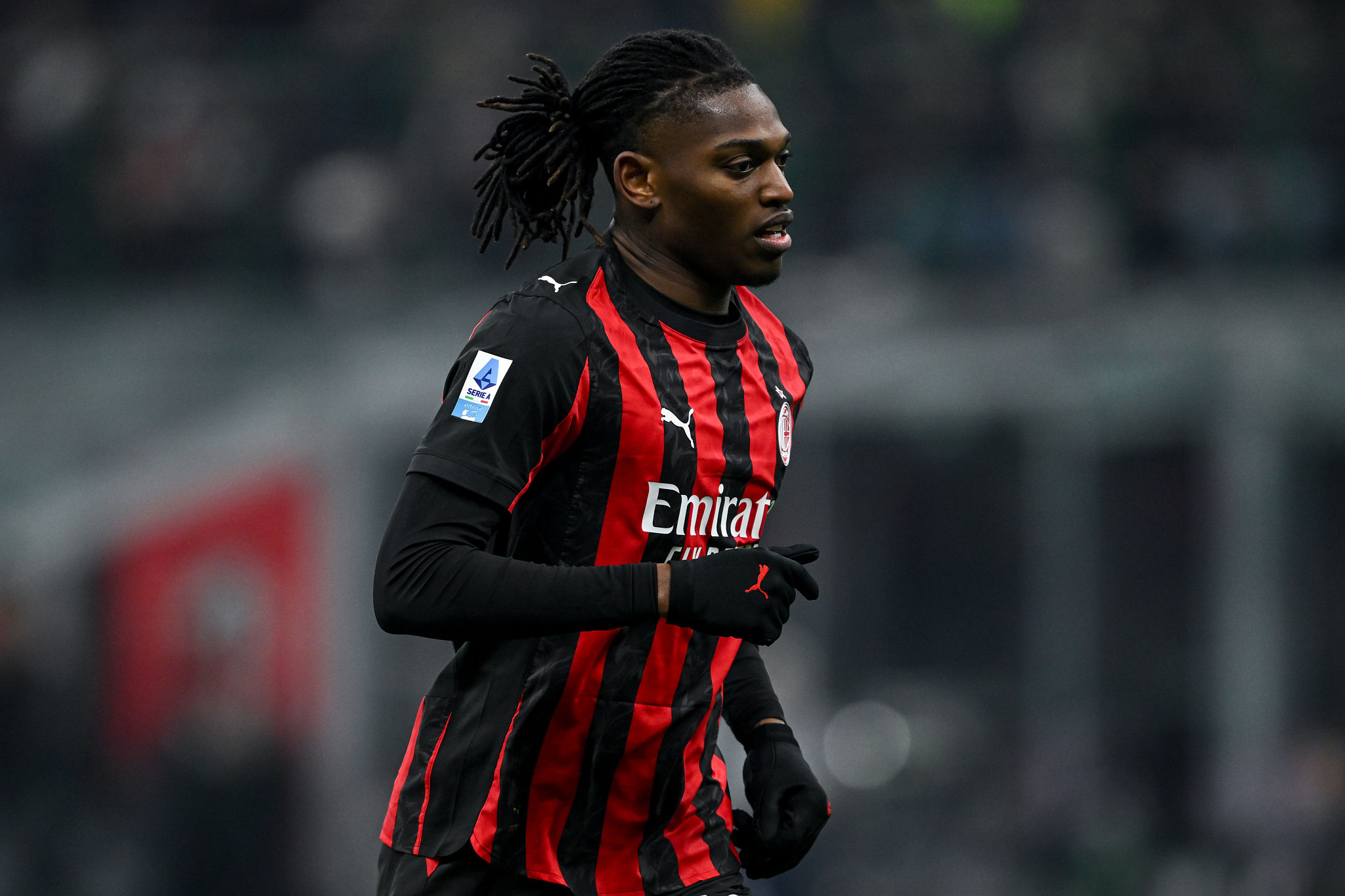 Milan senza Leão contro il Genoa: il portoghese squalificato dopo il giallo con l’Atalanta