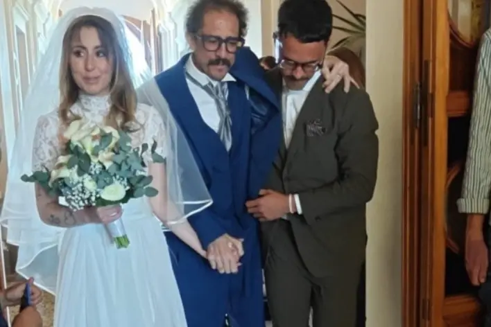Igor Protti ha accompagnato la figlia Noemi all'altare: la foto sui social