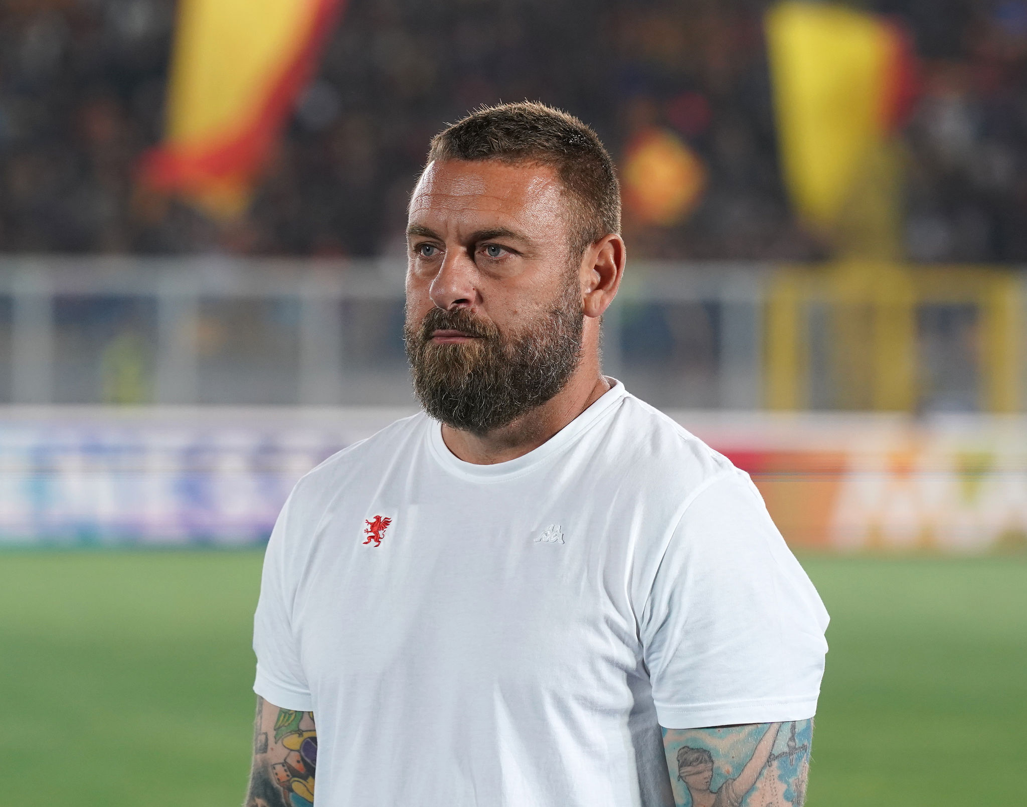 Genoa, motori accesi per la nuova stagione: mercato al via, De Rossi studia la rosa
