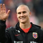 Østigård si veste da guerriero: il difensore del Genoa pronto per il Mondiale con la sua Norvegia