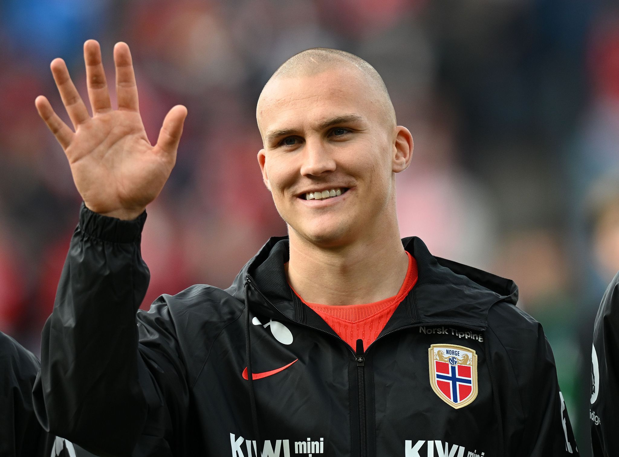 Østigård si veste da guerriero: il difensore del Genoa pronto per il Mondiale con la sua Norvegia