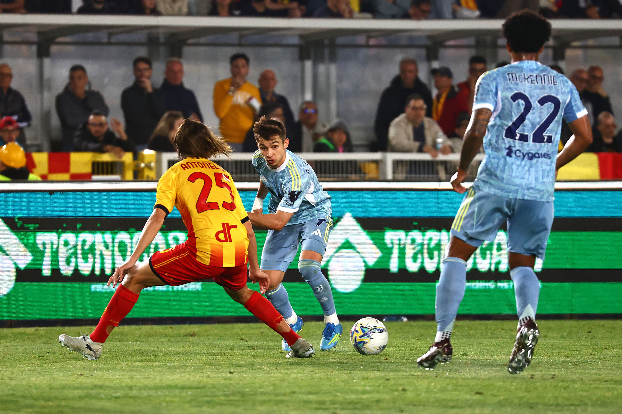Gallo si allontana dal Genoa, il Lecce prepara il rinnovo