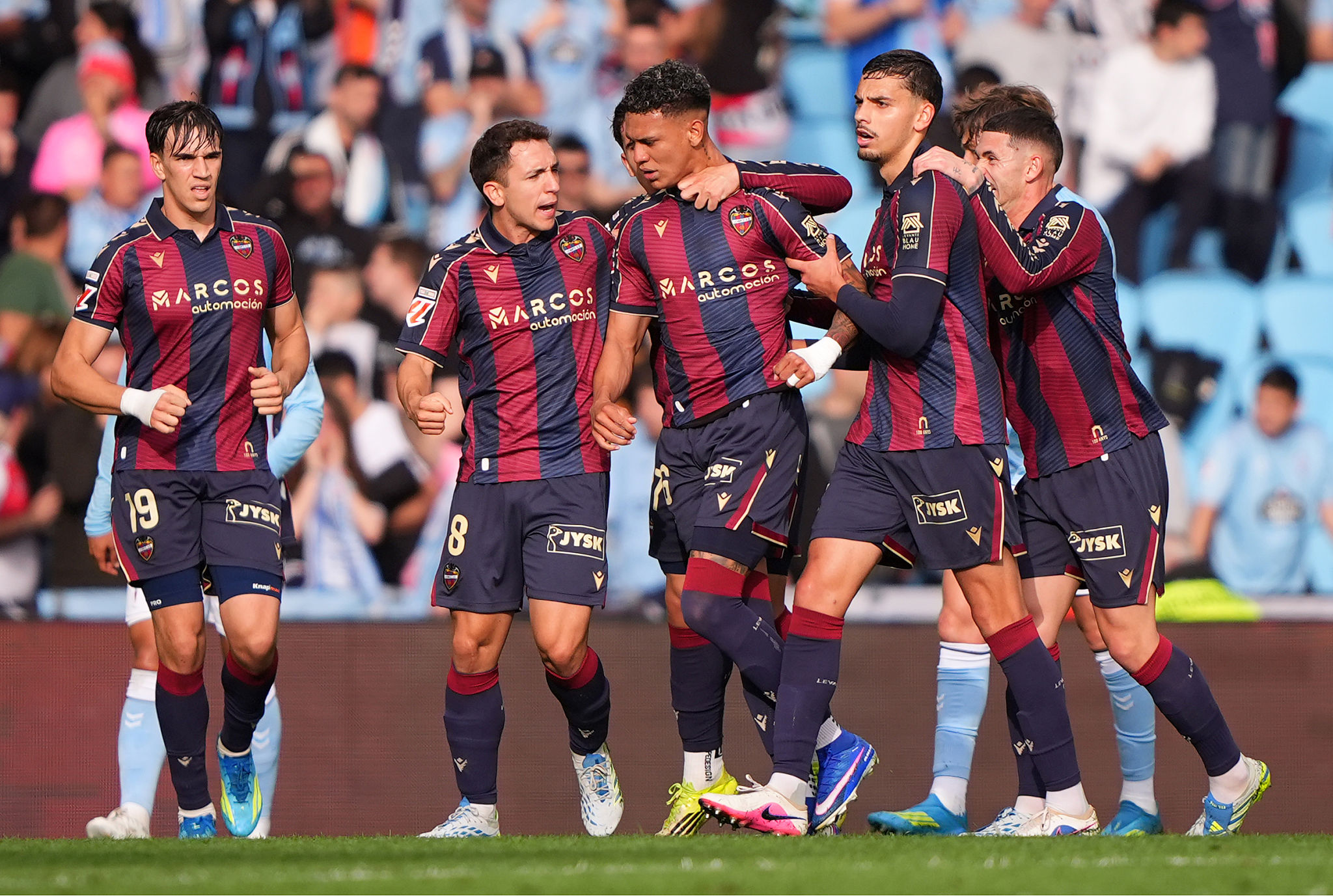 Genoa, per la mezzala torna il nome di Arriaga. Ma il club frena
