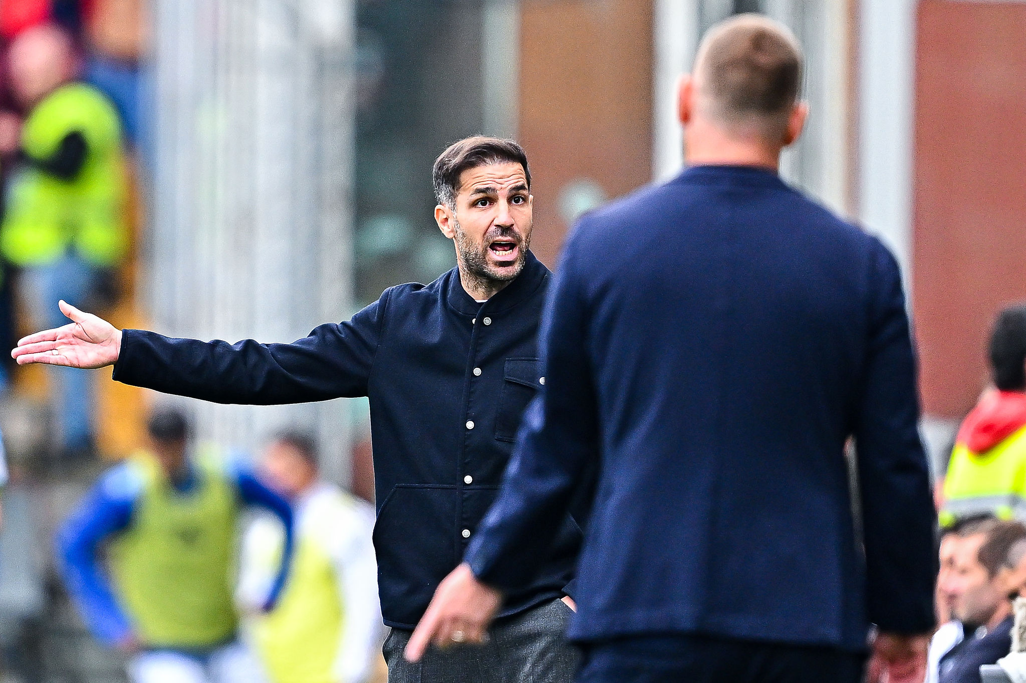 Genoa-Como: le probabili formazioni e le scelte tattiche di De Rossi e Fabregas