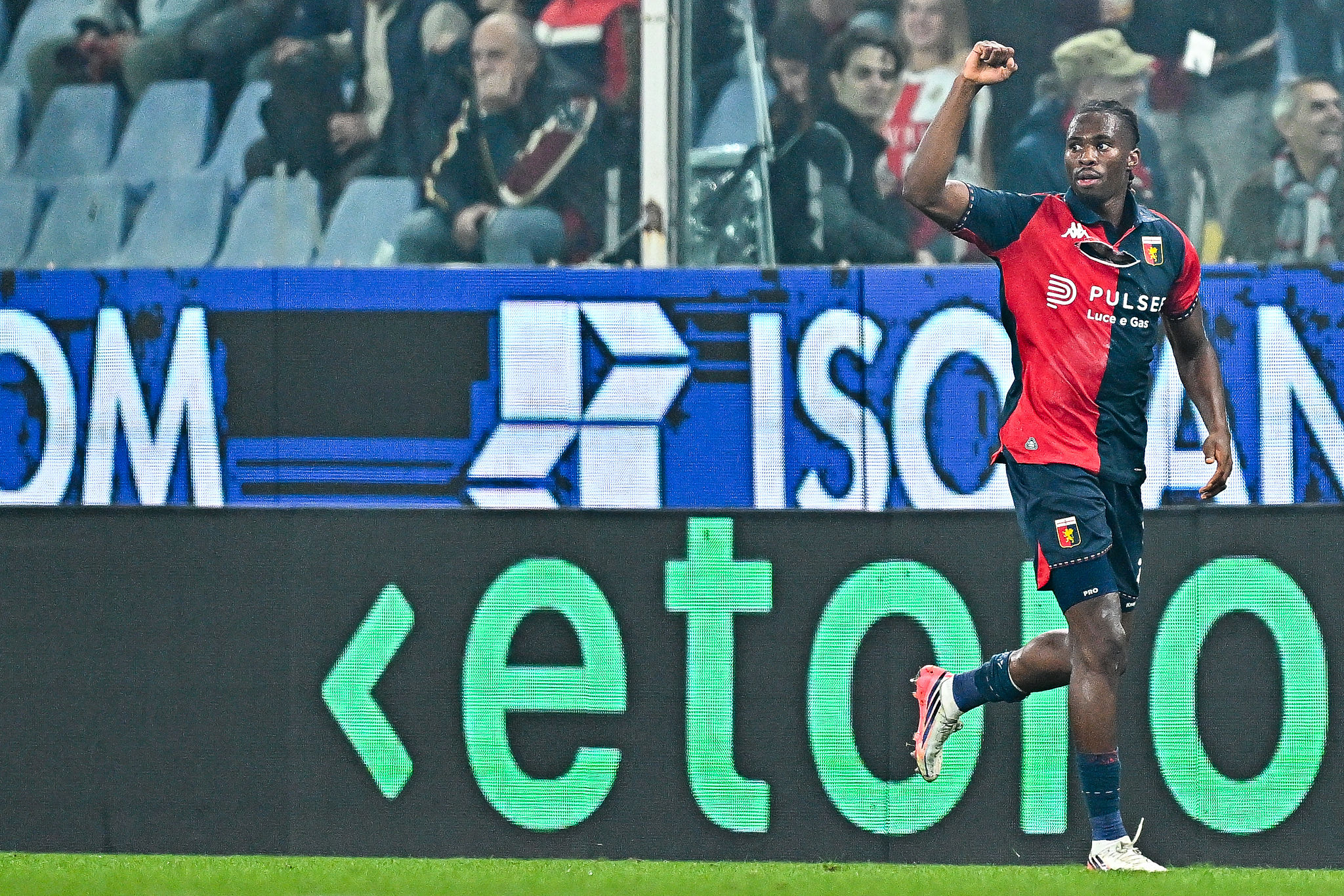 Genoa, la spinta di Ehizibue: gol alla Juve e ora punta il Lecce