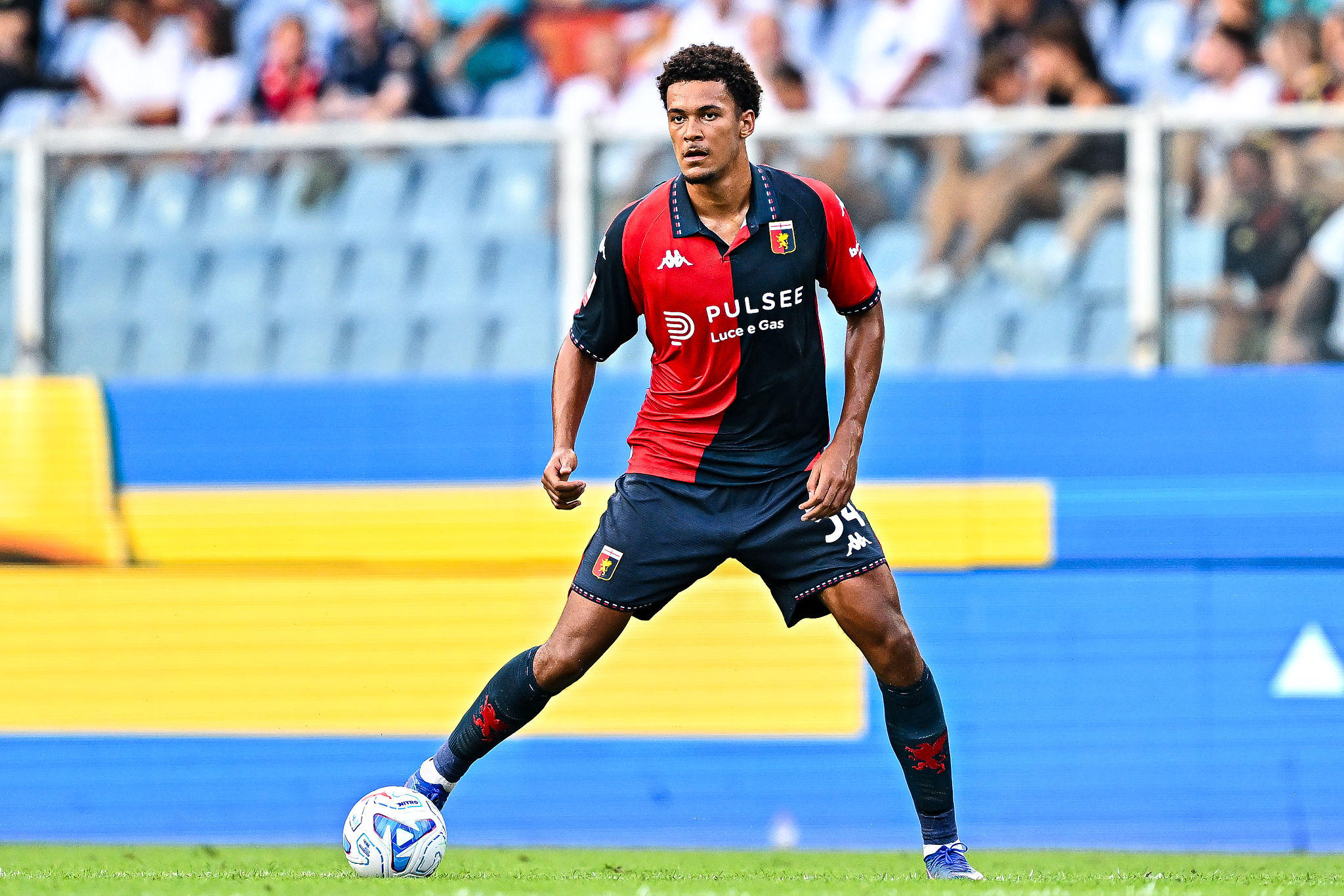 Infortunio per Otoa, il Genoa perde un difensore contro la Fiorentina
