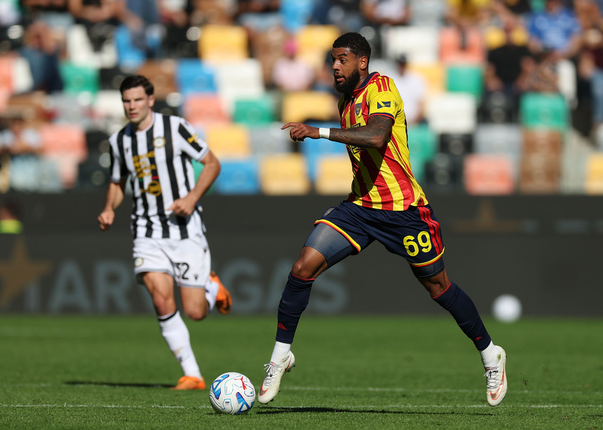 Lecce, emergenza infortuni: lesione per Geubbels prima della sfida al Genoa